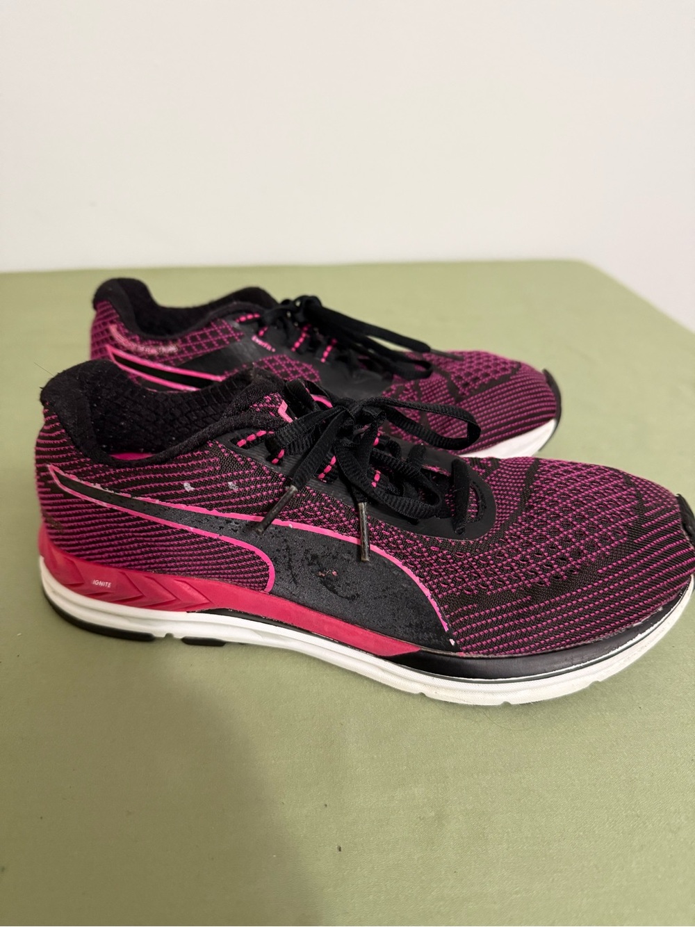 Puma Women's Black and Magenta Knit Athletic Sneakers